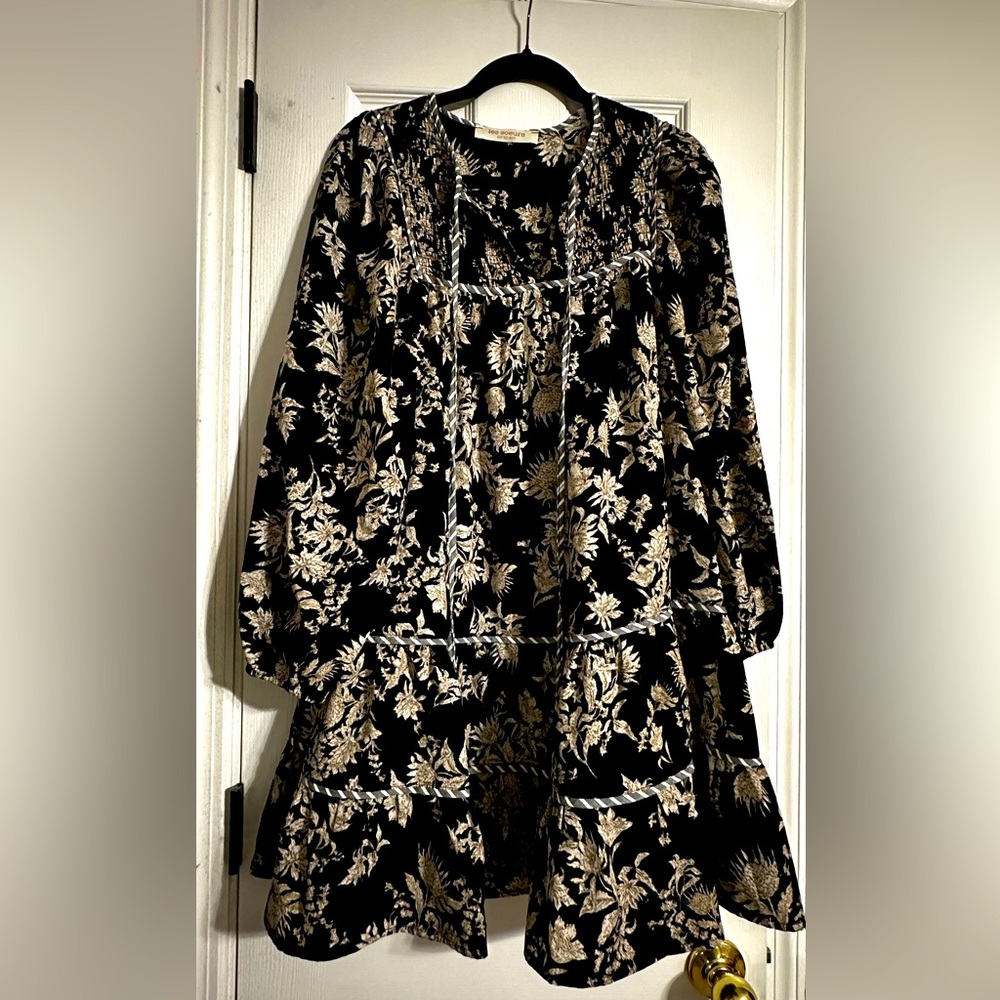 Boutique Style Dress. Brand New. Size Medium. Black with cream flowers.